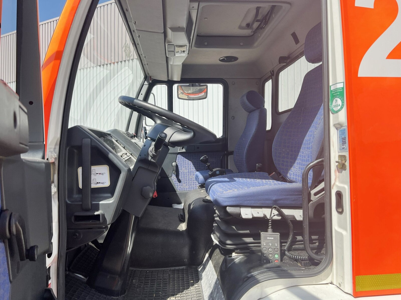 MAN 25/18.284 6x2-4 LL 25/18.284 6x2-4 LL,Kran HMF 1113 K3, Funk, Retarder - Lastväxlare lastbil, Kranbil: bild 4 MAN 25/18.284 6x2-4 LL 25/18.284 6x2-4 LL,Kran HMF 1113 K3, Funk, Retarder - Lastväxlare lastbil, Kranbil: bild 4