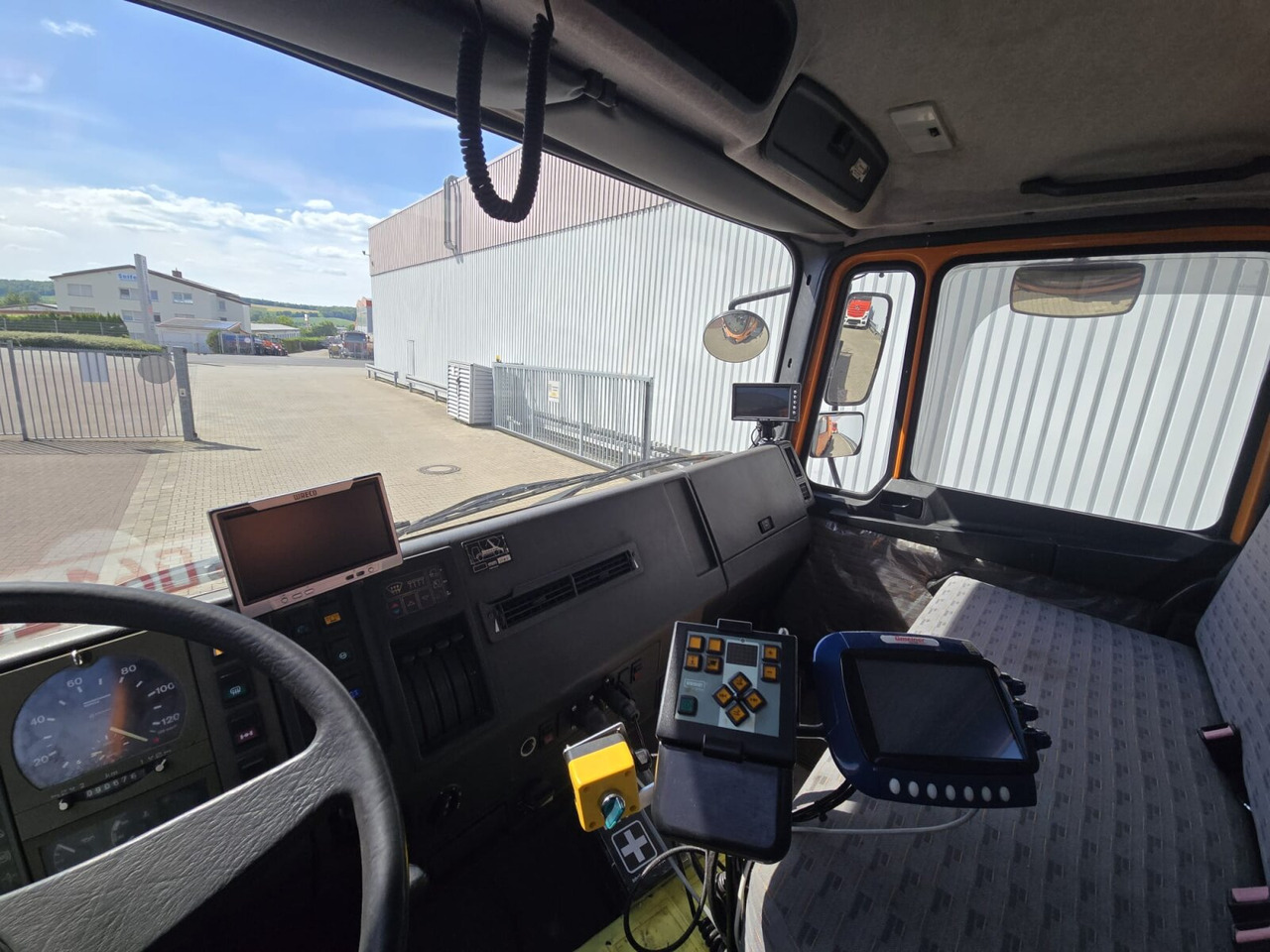 MAN F10 26.272 6x6 F10 26.272 6x6, F90 - Chassi lastbil: bild 4 MAN F10 26.272 6x6 F10 26.272 6x6, F90 - Chassi lastbil: bild 4