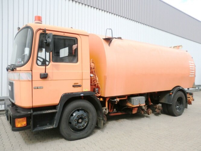 MAN M03 14.152 4x2 M03 14.152 4x2, Schienenkehrmaschine - Sopmaskin: bild 1 MAN M03 14.152 4x2 M03 14.152 4x2, Schienenkehrmaschine - Sopmaskin: bild 1