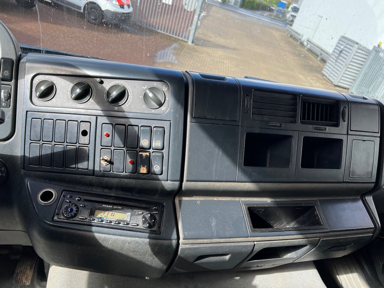 MAN TGA 26.310 6X6 BB TGA 26.310 6X6 BB - Lastväxlare lastbil: bild 3 MAN TGA 26.310 6X6 BB TGA 26.310 6X6 BB - Lastväxlare lastbil: bild 3