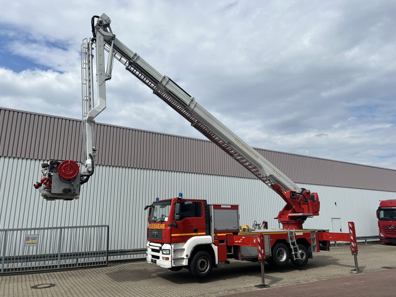 MAN TGA 26.360 6x2-2 LL, Magirus ALP 375 TGA 26.360 6x2-2 LL, Magirus ALP 375 - Släck/ Räddningsvagn: bild 1 MAN TGA 26.360 6x2-2 LL, Magirus ALP 375 TGA 26.360 6x2-2 LL, Magirus ALP 375 - Släck/ Räddningsvagn: bild 1