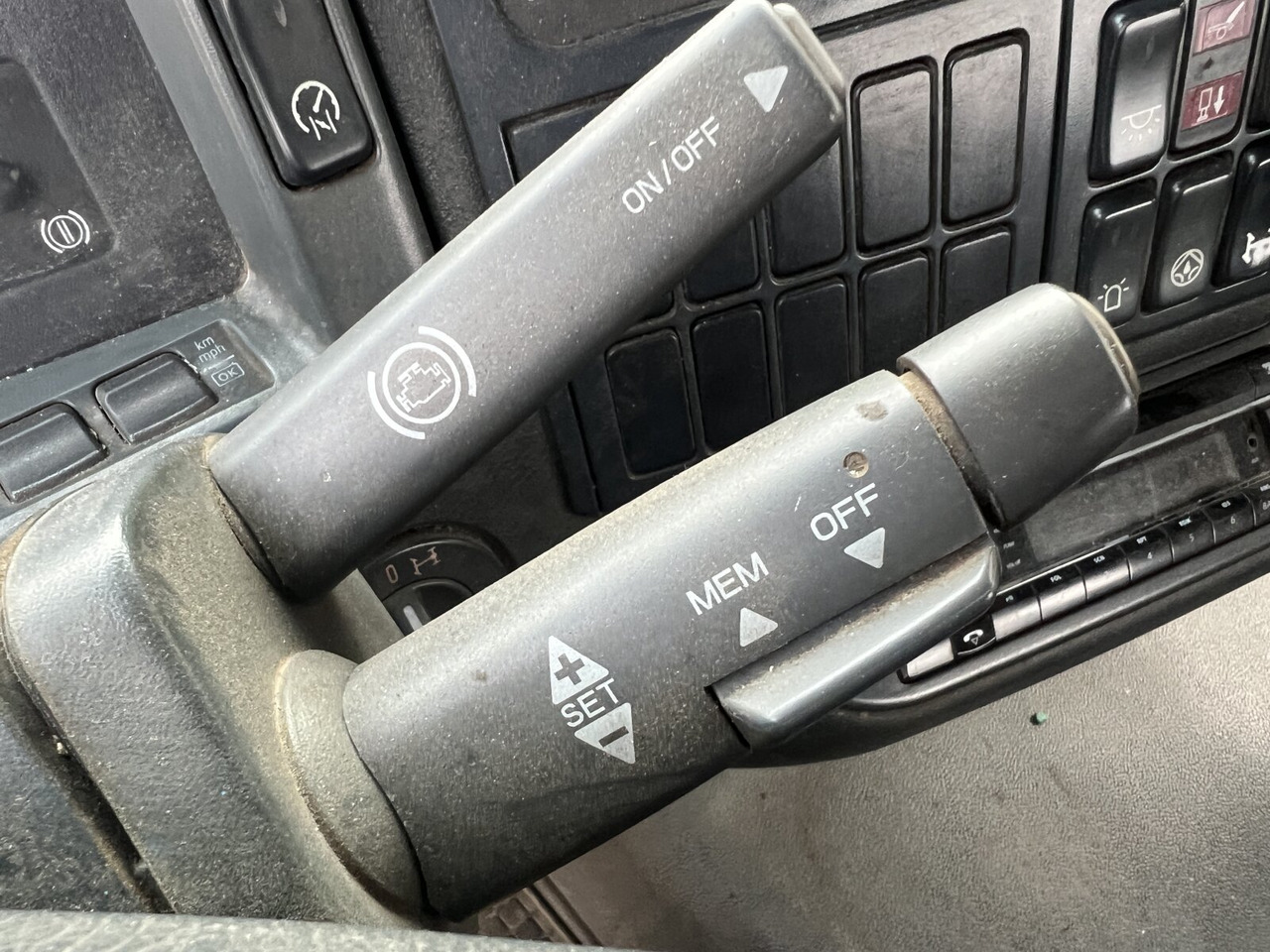 MAN TGA 26.410 6X2/4 BL Motorschaden! TGA 26.410 6X2/4 BL, Vorlauf Lenk-Liftachse, Meiller Tele. - Liftdumper lastbil: bild 4 MAN TGA 26.410 6X2/4 BL Motorschaden! TGA 26.410 6X2/4 BL, Vorlauf Lenk-Liftachse, Meiller Tele. - Liftdumper lastbil: bild 4