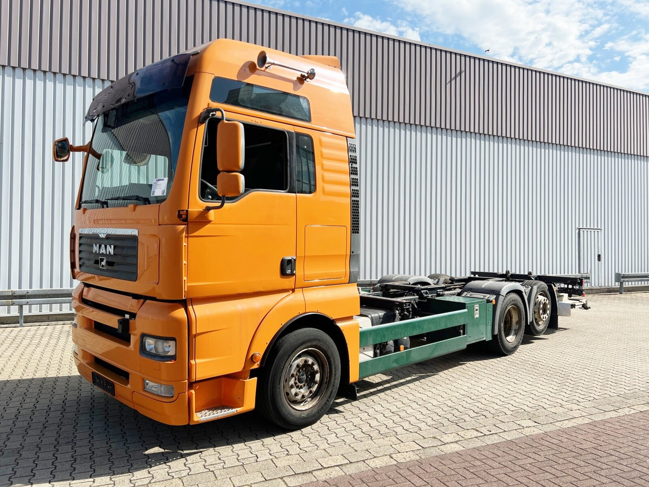 MAN TGA 26.440 6X2-2 LL TGA 26.440 6X2-2 LL, Intarder, Liftachse, LBW BÄR unterfaltbar - Containerbil/ Växelflak lastbil: bild 1 MAN TGA 26.440 6X2-2 LL TGA 26.440 6X2-2 LL, Intarder, Liftachse, LBW BÄR unterfaltbar - Containerbil/ Växelflak lastbil: bild 1