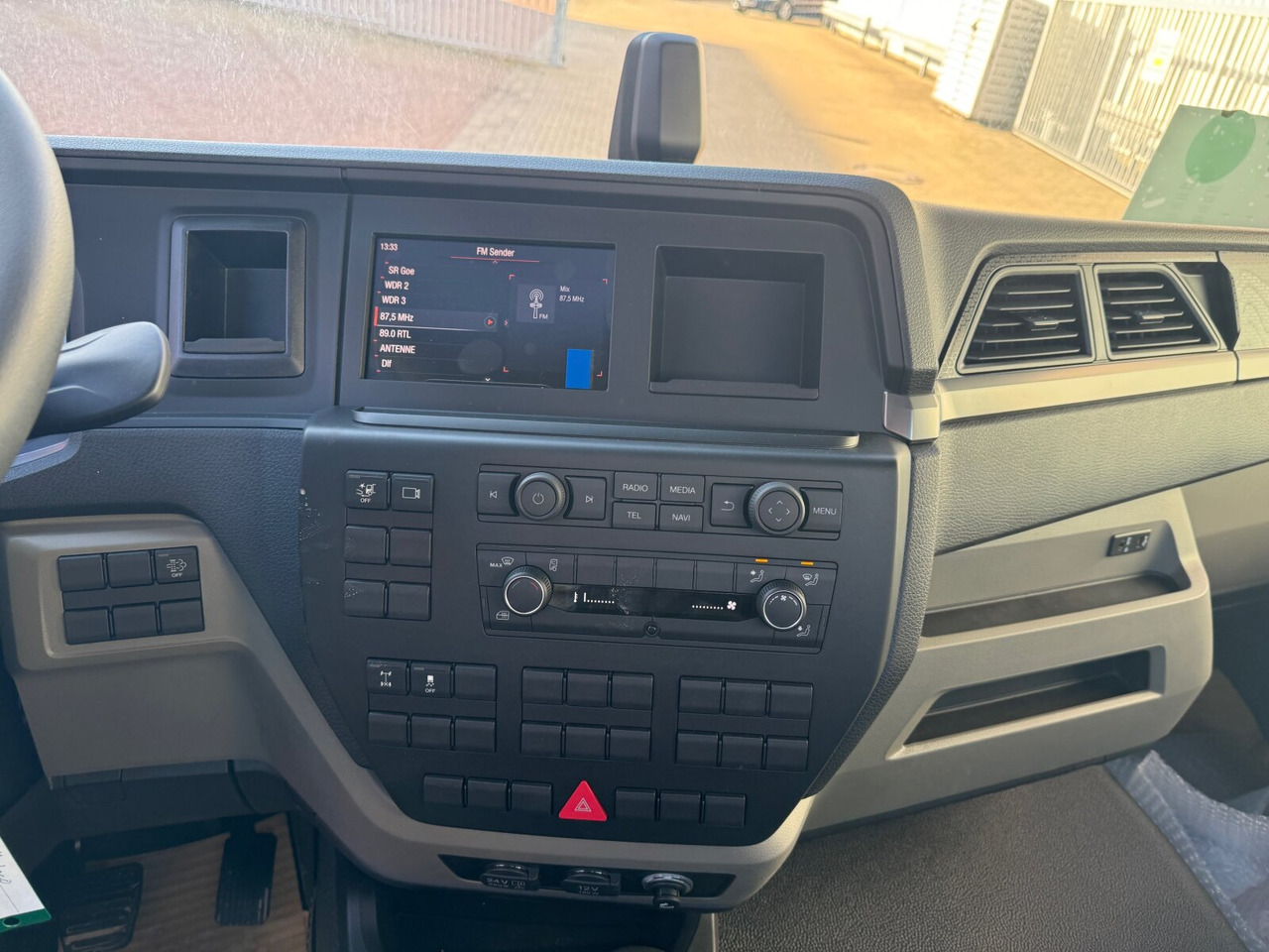 MAN TGL 8.190 4x2 BB CH TGL 8.190 4x2 BB CH, City-Abroller - Lastväxlare lastbil: bild 5 MAN TGL 8.190 4x2 BB CH TGL 8.190 4x2 BB CH, City-Abroller - Lastväxlare lastbil: bild 5