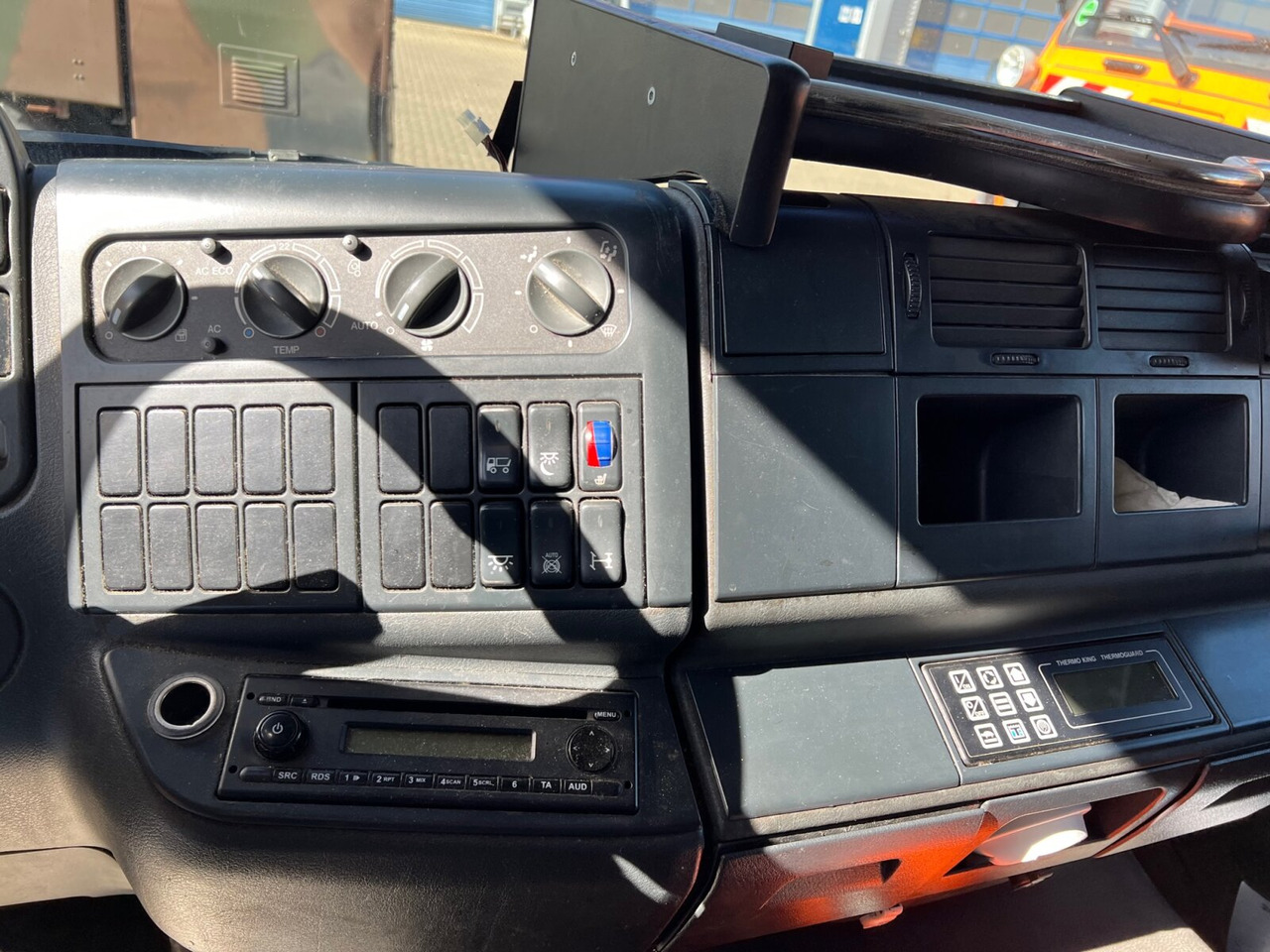 MAN TGM 18.290 4X2 LL TGM 18.290 4X2 LL, Tiefkühlkoffer, Thermoking, unterfaltbare MBB LBW - Kylbil lastbil: bild 5 MAN TGM 18.290 4X2 LL TGM 18.290 4X2 LL, Tiefkühlkoffer, Thermoking, unterfaltbare MBB LBW - Kylbil lastbil: bild 5