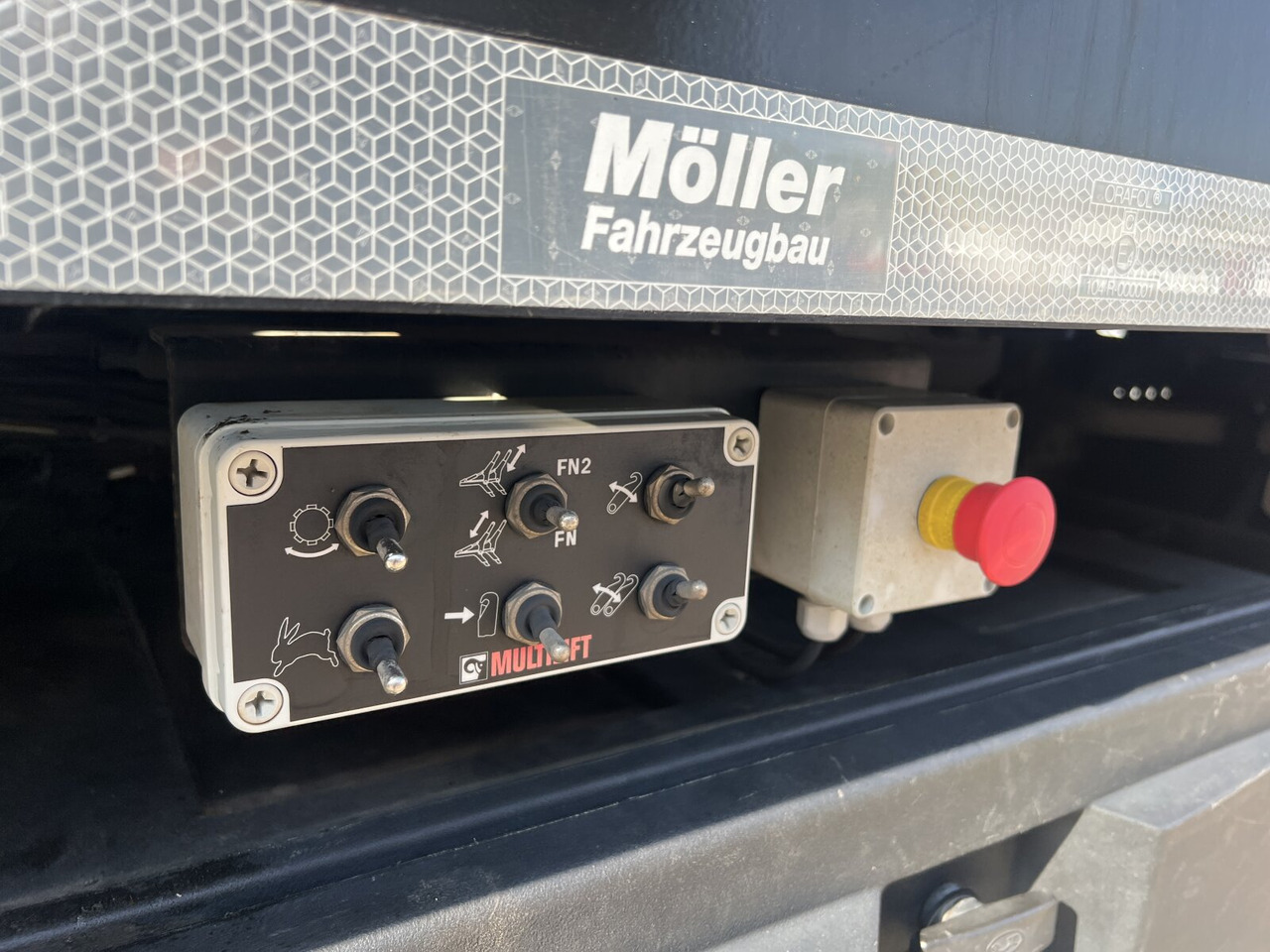 MAN TGM 18.320 4x2 BL TGM 18.320 4x2 BL, Hiab Tele-Absetzanlage, Funk - Liftdumper lastbil: bild 5 MAN TGM 18.320 4x2 BL TGM 18.320 4x2 BL, Hiab Tele-Absetzanlage, Funk - Liftdumper lastbil: bild 5