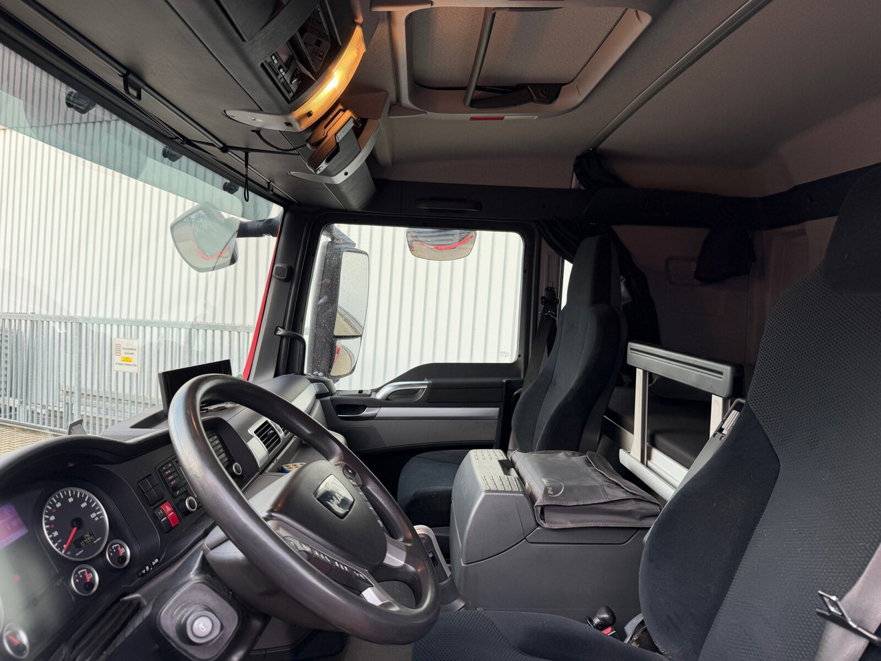 MAN TGS 26.400 6x2-4 LL TGS 26.400 6x2-4 LL, Lenk-/Lift, Navi, ADR, Esterer Tank ca. 19270l, 2 Kammern, Funk - Tankbil: bild 5 MAN TGS 26.400 6x2-4 LL TGS 26.400 6x2-4 LL, Lenk-/Lift, Navi, ADR, Esterer Tank ca. 19270l, 2 Kammern, Funk - Tankbil: bild 5