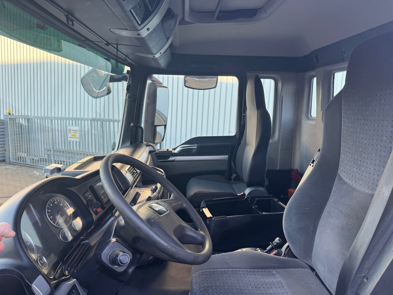 MAN TGS 26.480 6x2-4 BL TGS 26.480 6x2-4 BL, Lenk-Liftachse, VDL Abrollkipper bis 7m Container - Lastväxlare lastbil: bild 2 MAN TGS 26.480 6x2-4 BL TGS 26.480 6x2-4 BL, Lenk-Liftachse, VDL Abrollkipper bis 7m Container - Lastväxlare lastbil: bild 2