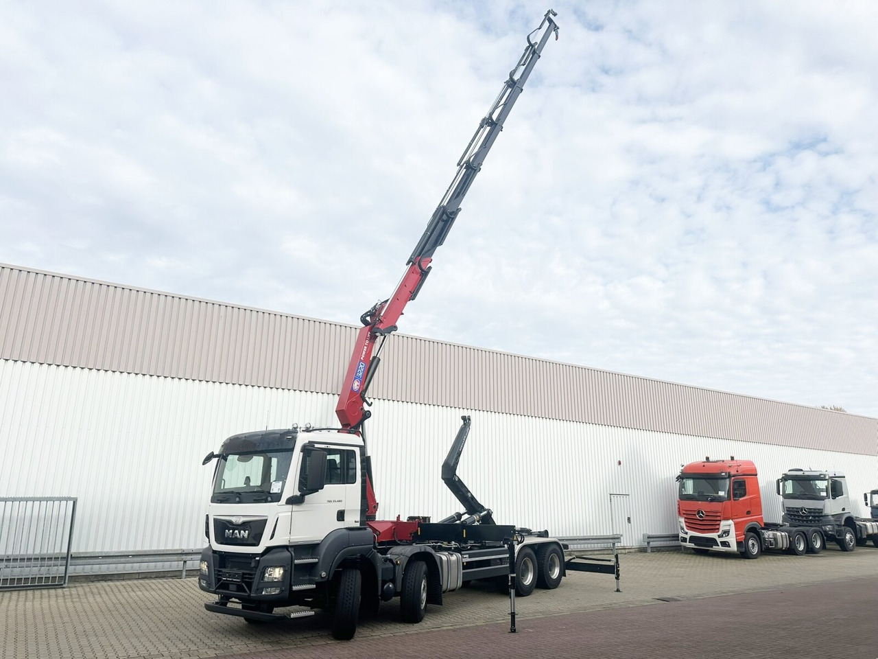MAN TGS 35.480 8X4 BL TGS 35.480 8X4 BL, Intarder, Kran HMF 3220-K6, 4-fach Abstützung, Funk - Lastväxlare lastbil, Kranbil: bild 1 MAN TGS 35.480 8X4 BL TGS 35.480 8X4 BL, Intarder, Kran HMF 3220-K6, 4-fach Abstützung, Funk - Lastväxlare lastbil, Kranbil: bild 1