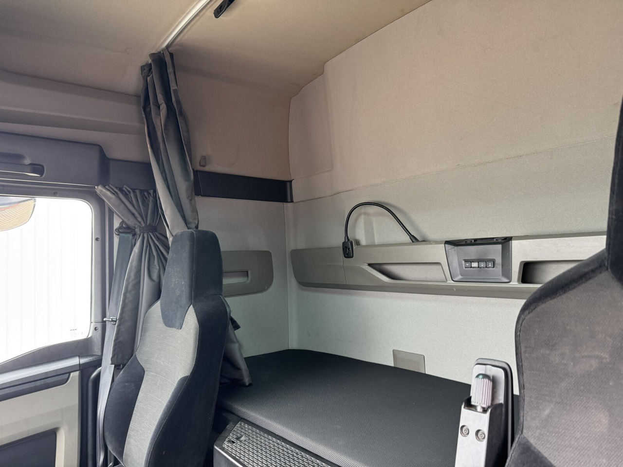 MAN TGX 26.470 6X2-4 BL TGX 26.470 6X2-4 BL, VDL 21-S 6200 Abrollkipper bis 7 m, , Lenk-/Liftachse, XLX-Fahrerhaus, Funk - Lastväxlare lastbil: bild 5 MAN TGX 26.470 6X2-4 BL TGX 26.470 6X2-4 BL, VDL 21-S 6200 Abrollkipper bis 7 m, , Lenk-/Liftachse, XLX-Fahrerhaus, Funk - Lastväxlare lastbil: bild 5