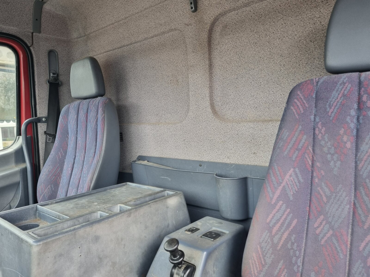 Mercedes-Benz - 1215 4x2 - Containerbil/ Växelflak lastbil: bild 2 Mercedes-Benz - 1215 4x2 - Containerbil/ Växelflak lastbil: bild 2