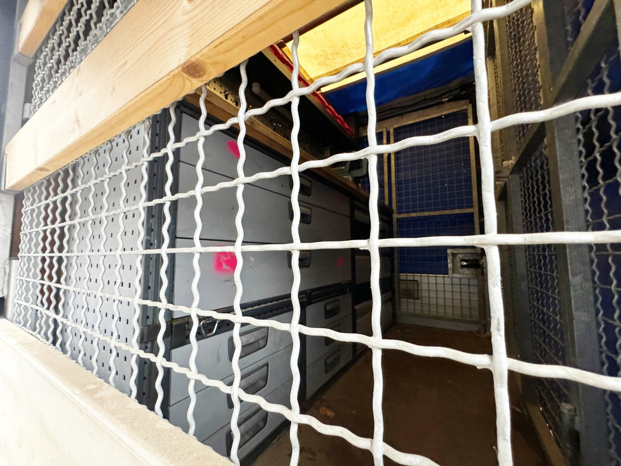 Mercedes-Benz 316 4x4 Doka 316 4x4 Doka, Werkstatteinrichtung - Transportbil med flak, Dubbelhytt transportbil: bild 4 Mercedes-Benz 316 4x4 Doka 316 4x4 Doka, Werkstatteinrichtung - Transportbil med flak, Dubbelhytt transportbil: bild 4