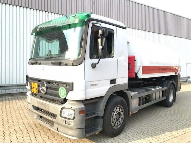 Mercedes-Benz Actros 1841 L 4x2 Actros 1841 L 4x2, Esterer Tankaufbau ca. 13.500l, 2 Kammern - Tankbil: bild 1 Mercedes-Benz Actros 1841 L 4x2 Actros 1841 L 4x2, Esterer Tankaufbau ca. 13.500l, 2 Kammern - Tankbil: bild 1
