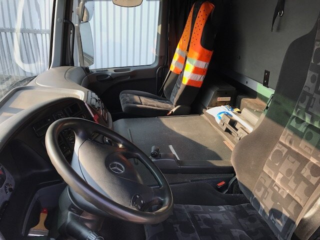 Mercedes-Benz Actros 1841 L 4x2 Actros 1841 L 4x2, Esterer Tankaufbau ca. 13.500l, 2 Kammern - Tankbil: bild 5 Mercedes-Benz Actros 1841 L 4x2 Actros 1841 L 4x2, Esterer Tankaufbau ca. 13.500l, 2 Kammern - Tankbil: bild 5