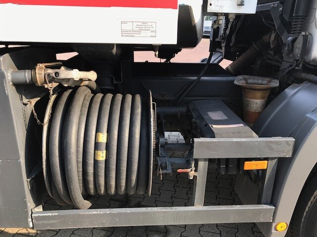 Mercedes-Benz Actros 1841 L 4x2 Actros 1841 L 4x2, Esterer Tankaufbau ca. 13.500l, 2 Kammern - Tankbil: bild 3 Mercedes-Benz Actros 1841 L 4x2 Actros 1841 L 4x2, Esterer Tankaufbau ca. 13.500l, 2 Kammern - Tankbil: bild 3