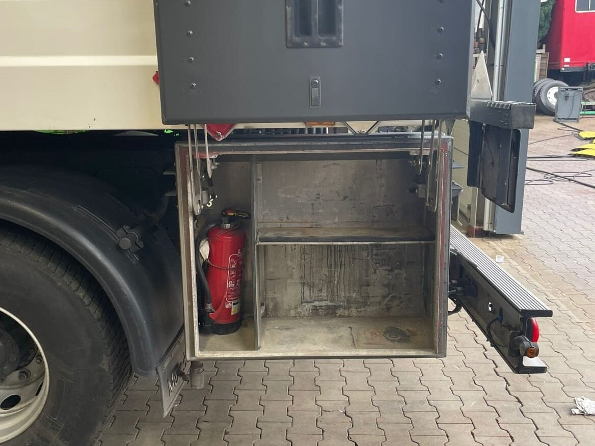 Mercedes-Benz Actros 1844 L 4x2 Actros 1844 L 4x2, Tank 14.250l - Tankbil: bild 4 Mercedes-Benz Actros 1844 L 4x2 Actros 1844 L 4x2, Tank 14.250l - Tankbil: bild 4