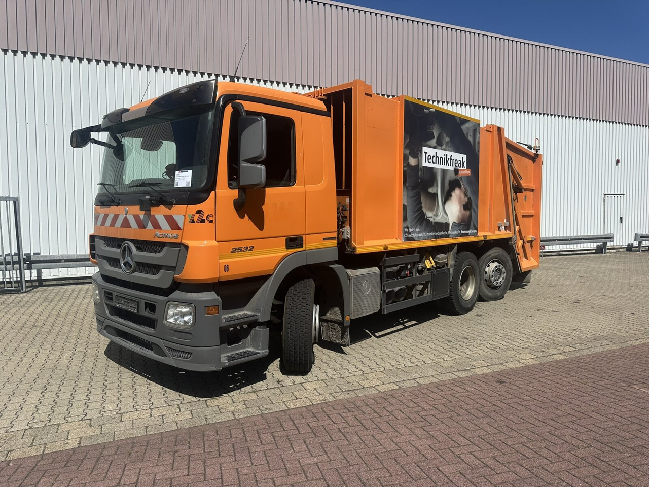 Mercedes-Benz Actros 2532 L 6x2 Actros 2532/41 L 6x2, EEV, Lenkachse, Haller X2C M21, Zöller-Schüttung - Sopbil: bild 1 Mercedes-Benz Actros 2532 L 6x2 Actros 2532/41 L 6x2, EEV, Lenkachse, Haller X2C M21, Zöller-Schüttung - Sopbil: bild 1