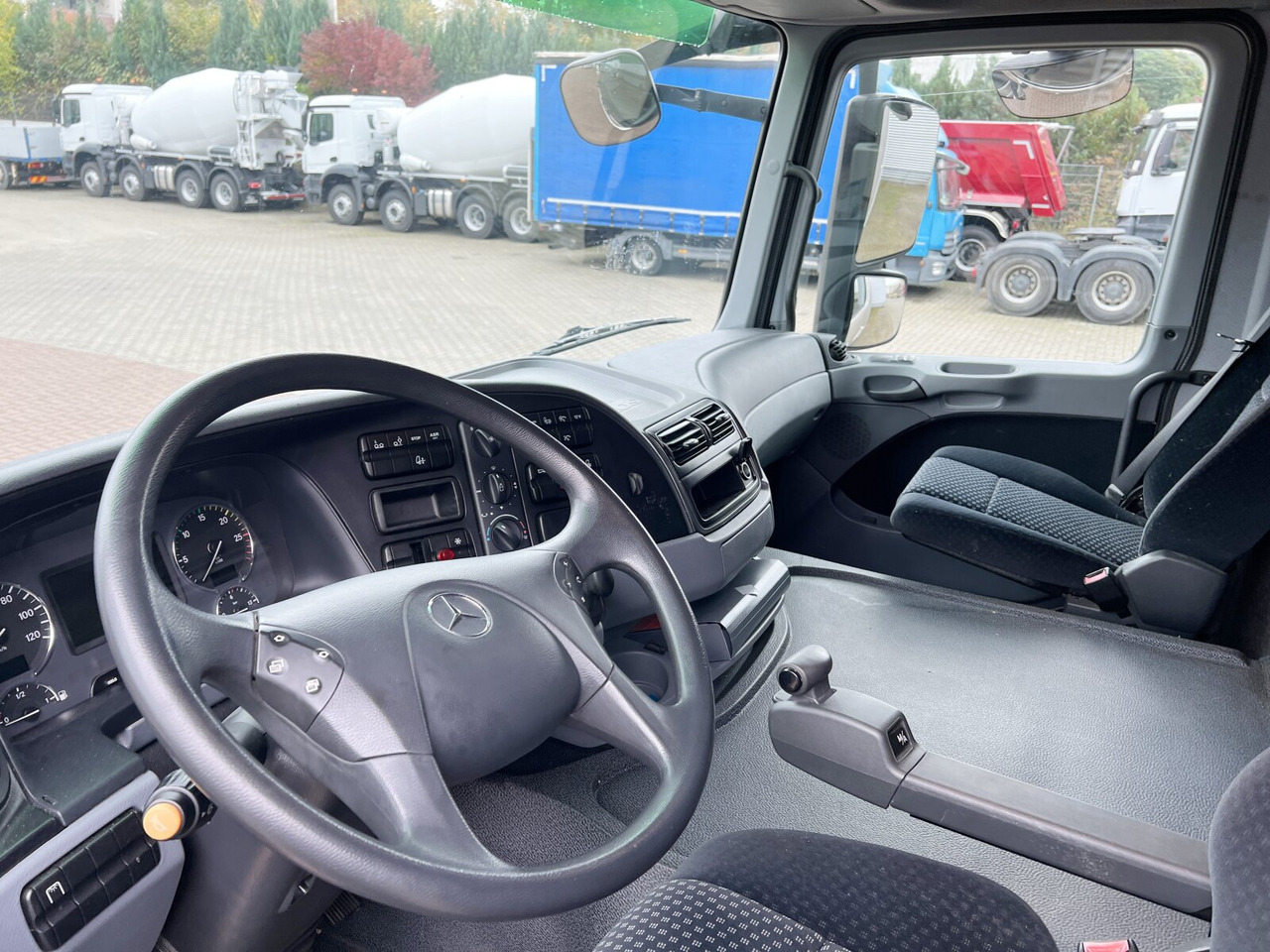 Mercedes-Benz Actros 2532 L 6x2 Actros 2532 L 6x2, Liftachse, LBW Dhollandia - Lastbil med skåp: bild 2 Mercedes-Benz Actros 2532 L 6x2 Actros 2532 L 6x2, Liftachse, LBW Dhollandia - Lastbil med skåp: bild 2