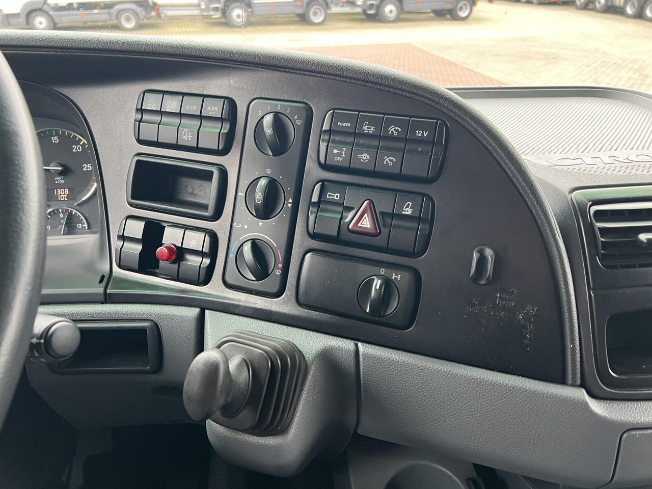 Mercedes-Benz Actros 2532 L 6x2 Actros 2532 L 6x2, Liftachse, LBW Dhollandia - Lastbil med skåp: bild 5 Mercedes-Benz Actros 2532 L 6x2 Actros 2532 L 6x2, Liftachse, LBW Dhollandia - Lastbil med skåp: bild 5