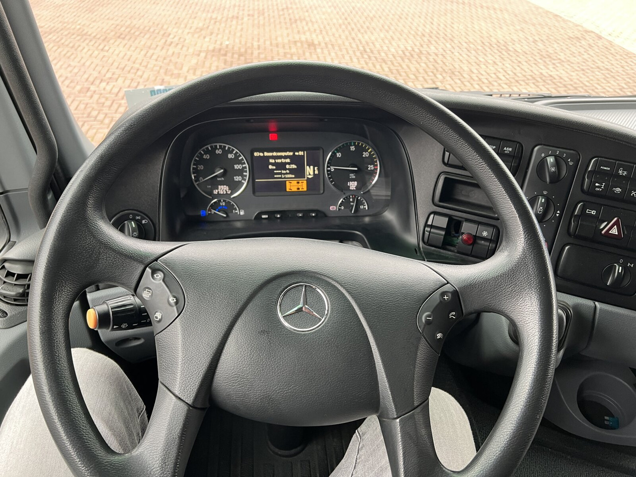 Mercedes-Benz Actros 2532 L 6x2 Actros 2532 L 6x2, Liftachse, LBW Dhollandia - Lastbil med skåp: bild 3 Mercedes-Benz Actros 2532 L 6x2 Actros 2532 L 6x2, Liftachse, LBW Dhollandia - Lastbil med skåp: bild 3