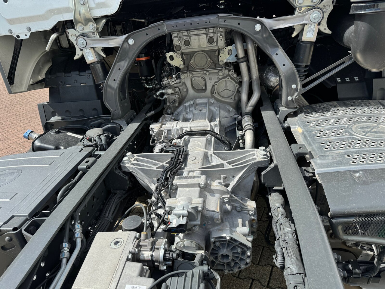 Mercedes-Benz Actros 2548 L 6x2 Actros 2548 L 6x2, Retarder, Lenk-/Liftachse, Navi, MirrorCam, MultimediaCockpit - Lastväxlare lastbil: bild 2 Mercedes-Benz Actros 2548 L 6x2 Actros 2548 L 6x2, Retarder, Lenk-/Liftachse, Navi, MirrorCam, MultimediaCockpit - Lastväxlare lastbil: bild 2