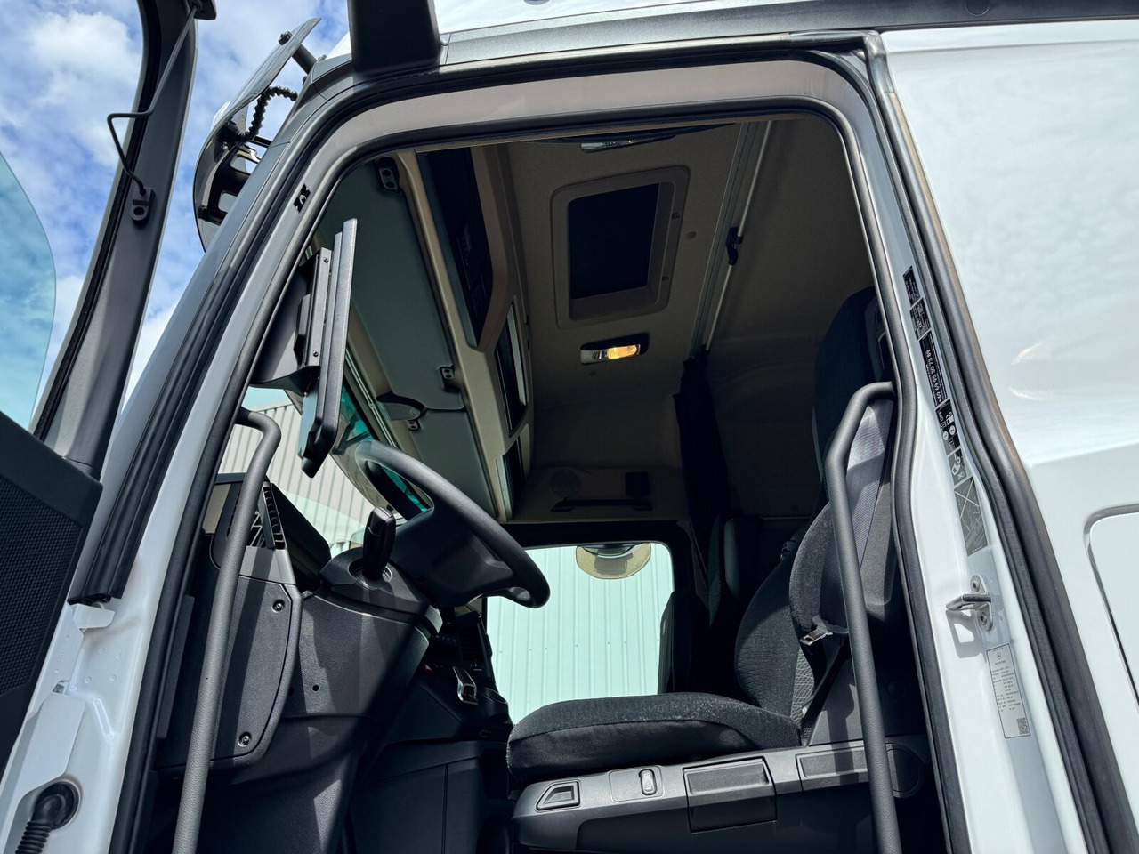 Mercedes-Benz Actros 2548 L 6x2 Actros 2548 L 6x2, Retarder, Lenk-/Liftachse, Navi, MirrorCam, MultimediaCockpit - Lastväxlare lastbil: bild 3 Mercedes-Benz Actros 2548 L 6x2 Actros 2548 L 6x2, Retarder, Lenk-/Liftachse, Navi, MirrorCam, MultimediaCockpit - Lastväxlare lastbil: bild 3