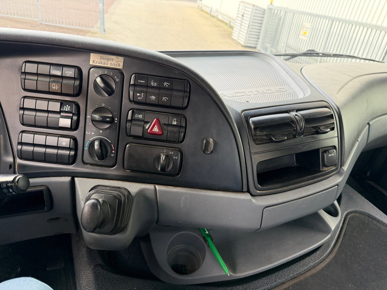 Mercedes-Benz Actros 2644 L 6x4 Actros 2644 L 6x4 - Lastväxlare lastbil: bild 4 Mercedes-Benz Actros 2644 L 6x4 Actros 2644 L 6x4 - Lastväxlare lastbil: bild 4