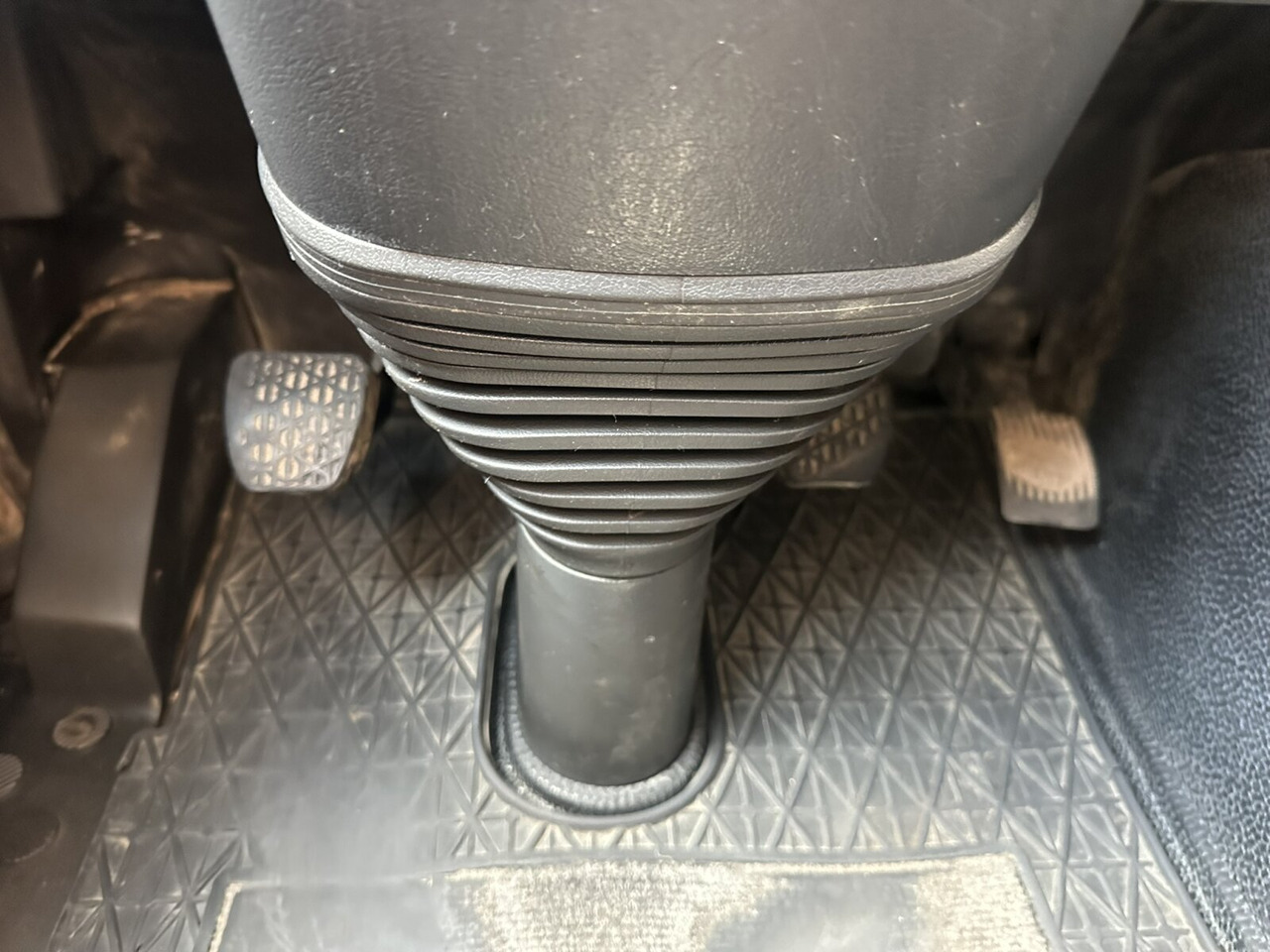 Mercedes-Benz Actros 3348 AK 6x6 Actros 3348 AK 6x6 - Chassi lastbil: bild 4 Mercedes-Benz Actros 3348 AK 6x6 Actros 3348 AK 6x6 - Chassi lastbil: bild 4