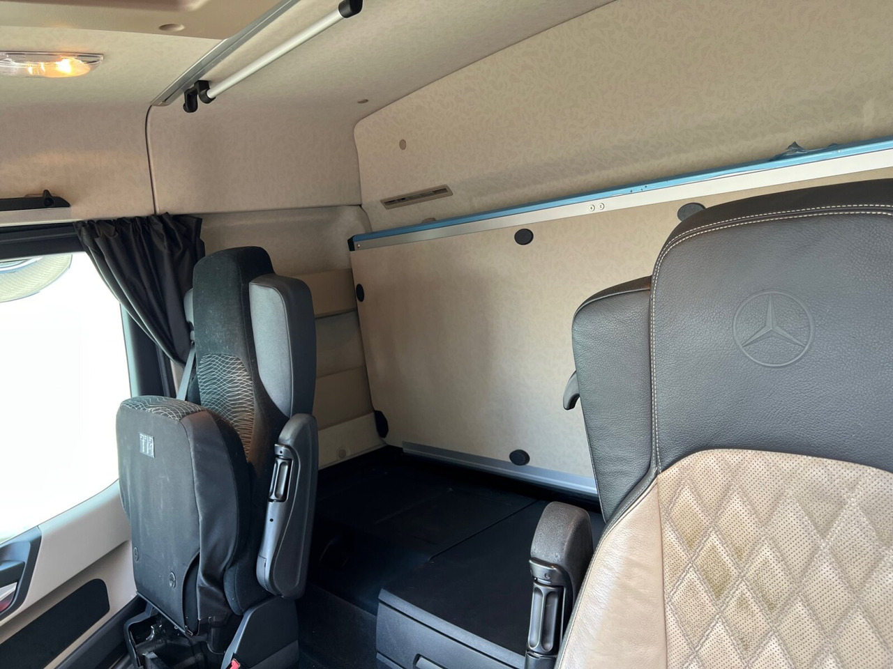 Mercedes-Benz Actros 3551 L 8x2/4 Actros 3551 L 8x2/4, Vorlauflenkachse, Doppelbereifte Nachlaufliftachse - Chassi lastbil: bild 5 Mercedes-Benz Actros 3551 L 8x2/4 Actros 3551 L 8x2/4, Vorlauflenkachse, Doppelbereifte Nachlaufliftachse - Chassi lastbil: bild 5