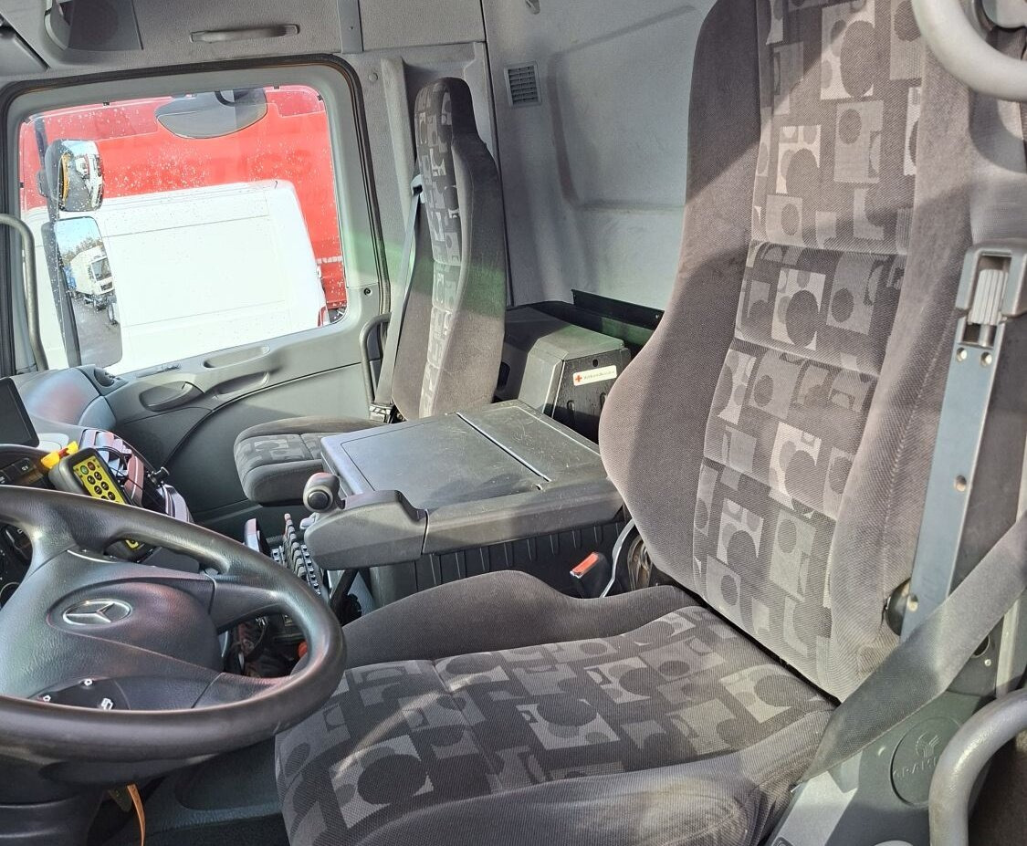 Mercedes-Benz Actros 4146 K 8x4/4 Actros 4146 K 8x4/4, Retarder, Kran Hiab XS 477 E-7 HiPro, Bj. 2010, Flyjib, Seilwinde, Funk - Lastväxlare lastbil, Kranbil: bild 3 Mercedes-Benz Actros 4146 K 8x4/4 Actros 4146 K 8x4/4, Retarder, Kran Hiab XS 477 E-7 HiPro, Bj. 2010, Flyjib, Seilwinde, Funk - Lastväxlare lastbil, Kranbil: bild 3