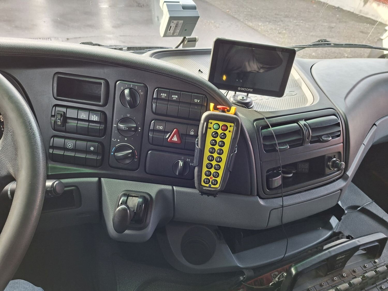 Mercedes-Benz Actros 4146 K 8x4/4 Actros 4146 K 8x4/4, Retarder, Kran Hiab XS 477 E-7 HiPro, Flyjib, Seilwinde, Funk - Lastväxlare lastbil, Kranbil: bild 5 Mercedes-Benz Actros 4146 K 8x4/4 Actros 4146 K 8x4/4, Retarder, Kran Hiab XS 477 E-7 HiPro, Flyjib, Seilwinde, Funk - Lastväxlare lastbil, Kranbil: bild 5