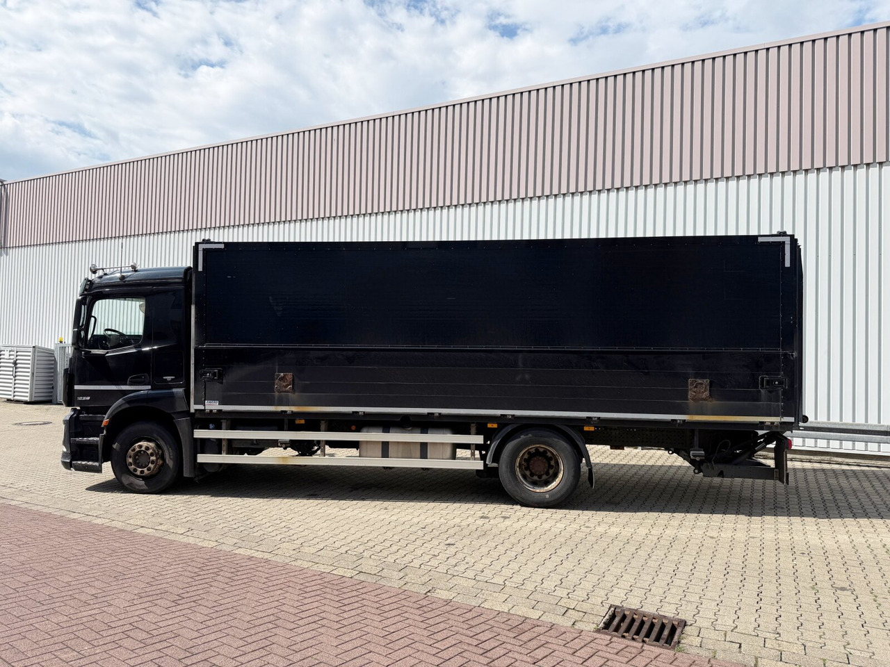 Mercedes-Benz Antos 1836 L 4x2 Antos 1836 L 4x2, Getränkekoffer, LBW Dautel - Lastbil med skåp: bild 2 Mercedes-Benz Antos 1836 L 4x2 Antos 1836 L 4x2, Getränkekoffer, LBW Dautel - Lastbil med skåp: bild 2