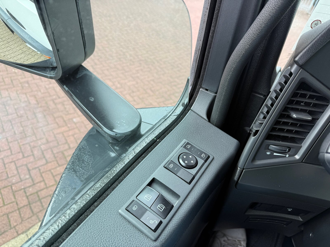 Mercedes-Benz Arocs 1827/30 A 4x4 Arocs 1827/30 A 4x4, Ex-Bundeswehr! - Flakbil: bild 5 Mercedes-Benz Arocs 1827/30 A 4x4 Arocs 1827/30 A 4x4, Ex-Bundeswehr! - Flakbil: bild 5