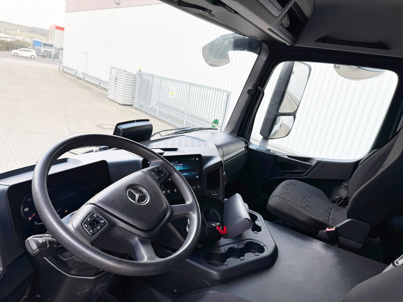 Mercedes-Benz Arocs 1840 L 4x2 Arocs 1840 L 4x2/48, MultimediaCockpit, Navi - Lastväxlare lastbil: bild 2 Mercedes-Benz Arocs 1840 L 4x2 Arocs 1840 L 4x2/48, MultimediaCockpit, Navi - Lastväxlare lastbil: bild 2