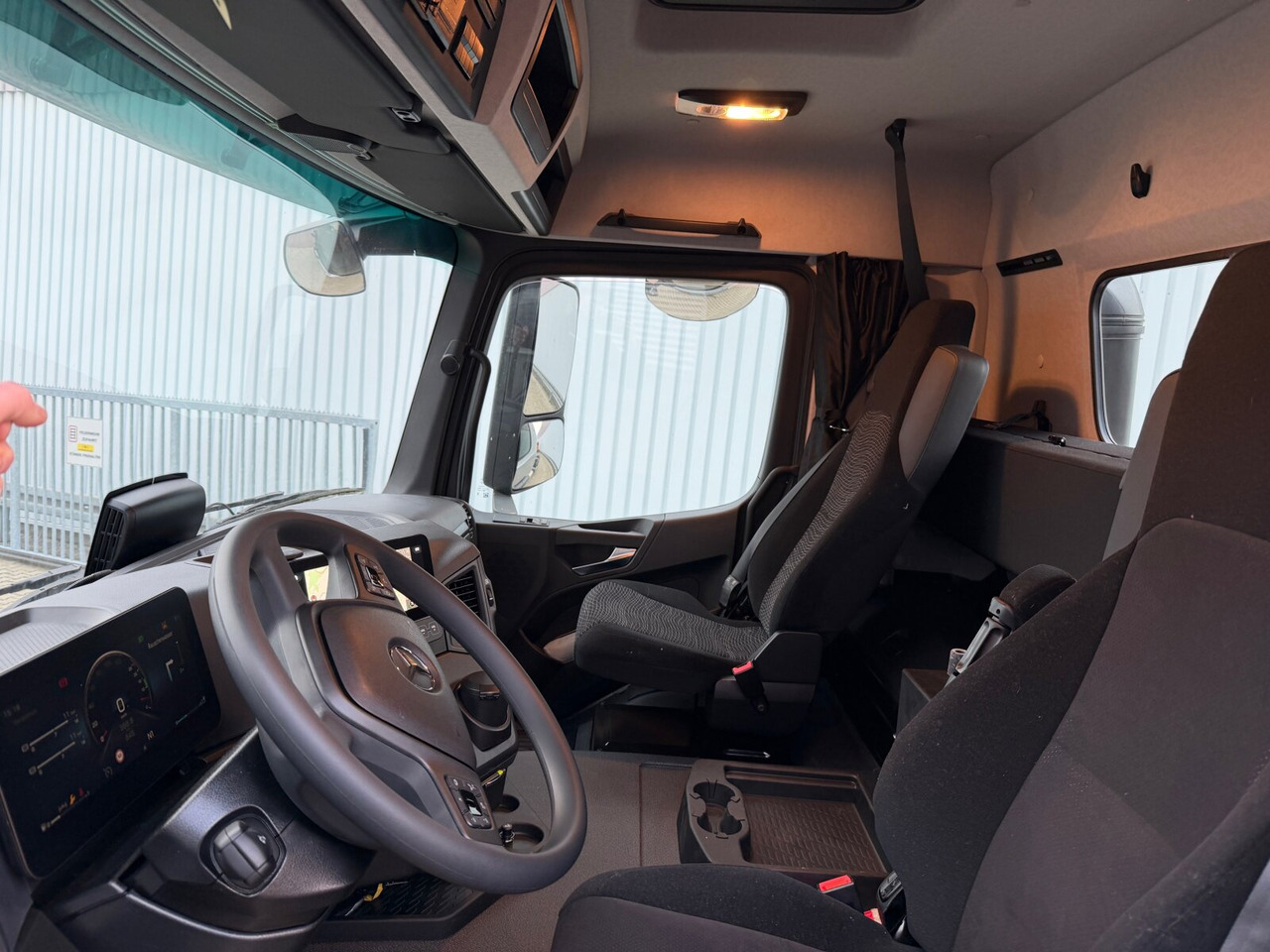 Mercedes-Benz Arocs 2542 L 6x2/4 Arocs 2542/45 L 6x2/4, Vorlauflenk-/liftachse, Navi, MultimediaCockpit - Liftdumper lastbil: bild 3 Mercedes-Benz Arocs 2542 L 6x2/4 Arocs 2542/45 L 6x2/4, Vorlauflenk-/liftachse, Navi, MultimediaCockpit - Liftdumper lastbil: bild 3