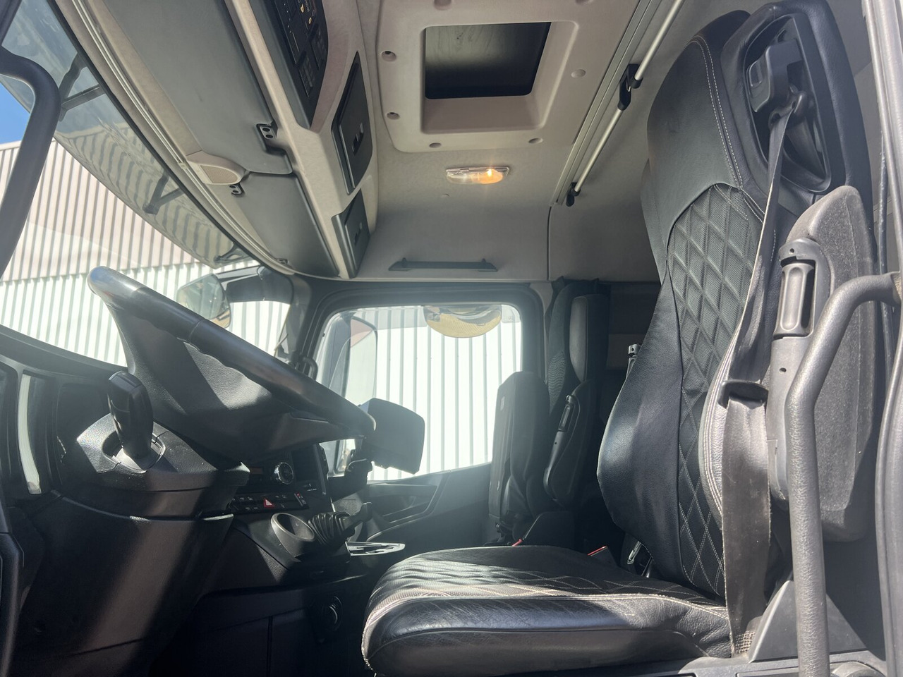 Mercedes-Benz Arocs 3251 LK 8x4/4 Arocs 3251 LK 8x4/4, Retarder, Stahlmulde ca. 15m³, hydr. Heckklappe - Dumper: bild 5 Mercedes-Benz Arocs 3251 LK 8x4/4 Arocs 3251 LK 8x4/4, Retarder, Stahlmulde ca. 15m³, hydr. Heckklappe - Dumper: bild 5