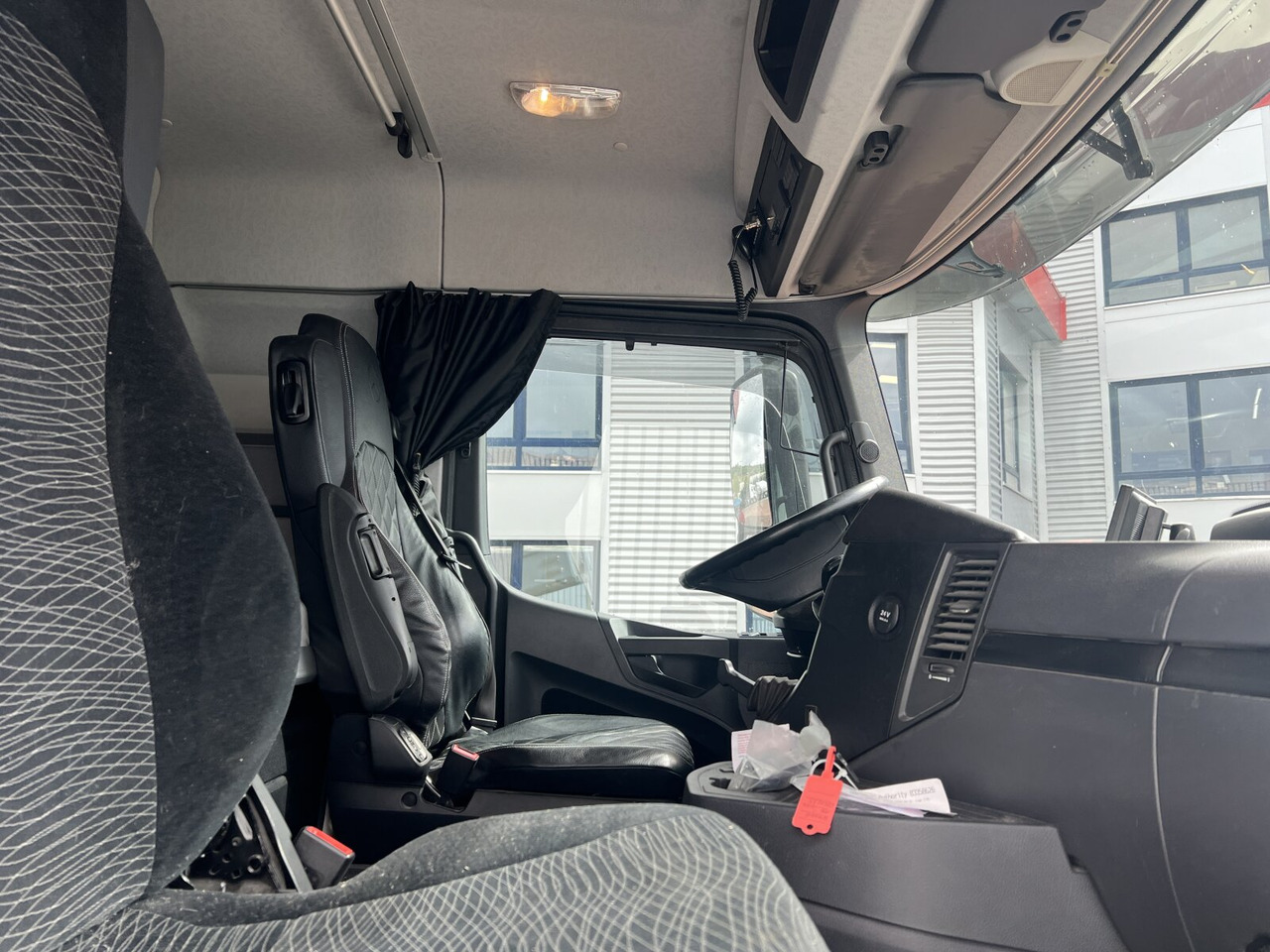 Mercedes-Benz Arocs 3253 K 8x4/4 Arocs 3253 K 8x4/4, Retarder, Stahlmulde ca. 15m³, hydr. Heckklappenöffnung - Dumper: bild 3 Mercedes-Benz Arocs 3253 K 8x4/4 Arocs 3253 K 8x4/4, Retarder, Stahlmulde ca. 15m³, hydr. Heckklappenöffnung - Dumper: bild 3