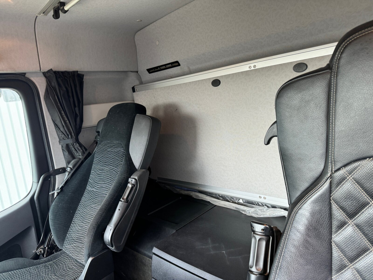 Mercedes-Benz Arocs 3258 LK 8x4/4 Arocs 3258 LK 8x4/4, Retarder, Bi-Xenon, Stahlmulde ca. 14m³, hydr. Heckklappenöffnung - Dumper: bild 4 Mercedes-Benz Arocs 3258 LK 8x4/4 Arocs 3258 LK 8x4/4, Retarder, Bi-Xenon, Stahlmulde ca. 14m³, hydr. Heckklappenöffnung - Dumper: bild 4