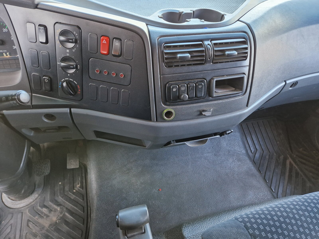 Mercedes-Benz Atego 1218 L 4x2 1218 L 4x2, Fassi Kran F 95A21 5.9m-1.545 kg, - Kranbil: bild 4 Mercedes-Benz Atego 1218 L 4x2 1218 L 4x2, Fassi Kran F 95A21 5.9m-1.545 kg, - Kranbil: bild 4