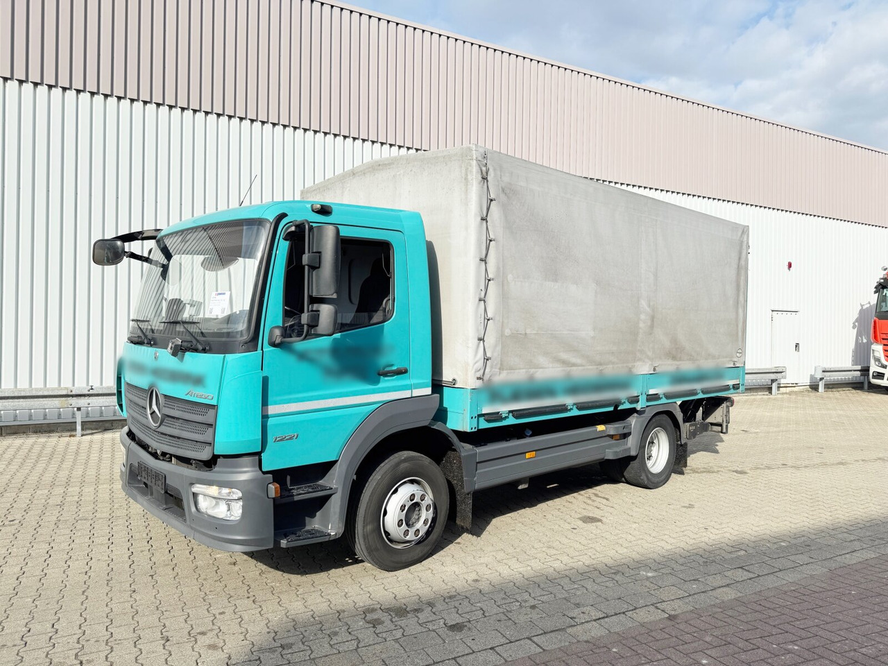 Mercedes-Benz Atego 1221 L 4x2 Atego 1221 L 4x2 mit LBW BÄR - Flakbil: bild 1 Mercedes-Benz Atego 1221 L 4x2 Atego 1221 L 4x2 mit LBW BÄR - Flakbil: bild 1