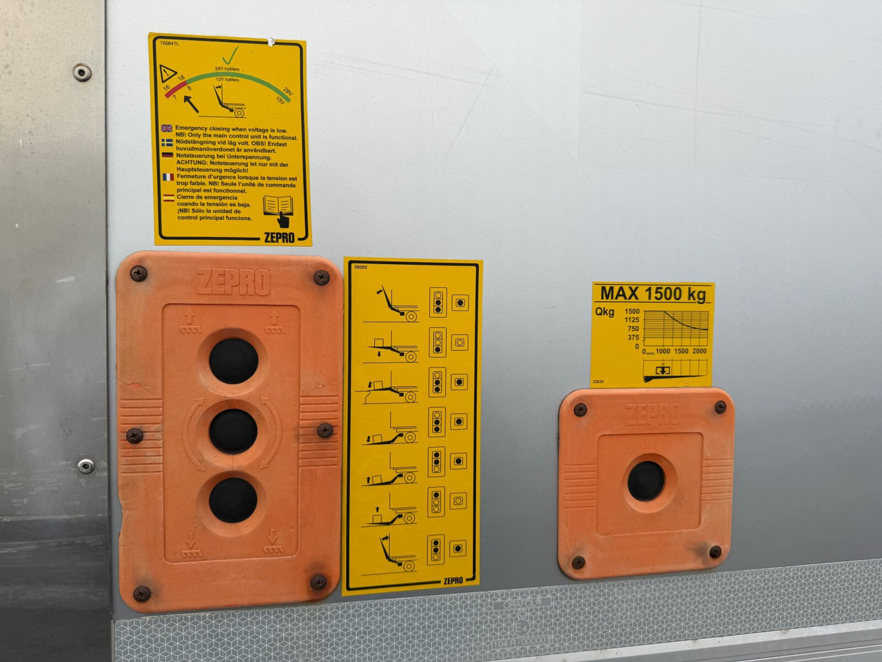 Mercedes-Benz Atego 1330 4x4 Atego 1330 4x4, Iso-Koffer mit Heizung, LBW - Lastbil med skåp: bild 5 Mercedes-Benz Atego 1330 4x4 Atego 1330 4x4, Iso-Koffer mit Heizung, LBW - Lastbil med skåp: bild 5