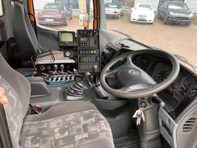 Mercedes-Benz Atego 1524 L 4x2 Atego 1524 L 4x2 Kehrmaschine FAUN Viajet - Sopmaskin: bild 2 Mercedes-Benz Atego 1524 L 4x2 Atego 1524 L 4x2 Kehrmaschine FAUN Viajet - Sopmaskin: bild 2