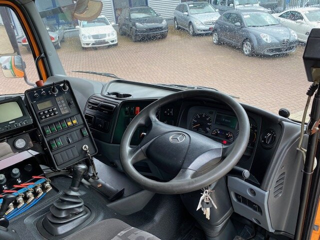 Mercedes-Benz Atego 1524 L 4x2 Atego 1524 L 4x2 Kehrmaschine FAUN Viajet - Sopmaskin: bild 3 Mercedes-Benz Atego 1524 L 4x2 Atego 1524 L 4x2 Kehrmaschine FAUN Viajet - Sopmaskin: bild 3