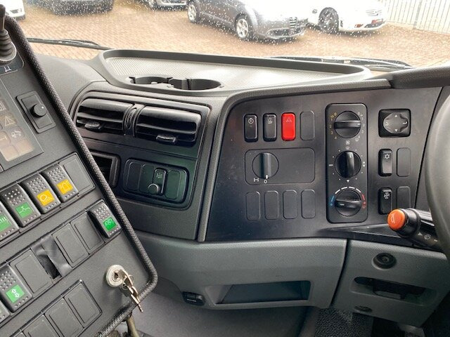 Mercedes-Benz Atego 1524 L 4x2 Atego 1524 L 4x2 Kehrmaschine FAUN Viajet - Sopmaskin: bild 5 Mercedes-Benz Atego 1524 L 4x2 Atego 1524 L 4x2 Kehrmaschine FAUN Viajet - Sopmaskin: bild 5