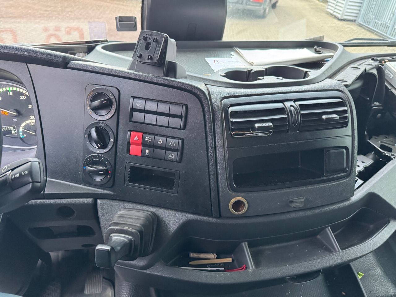 Mercedes-Benz Atego 1530 L 4x2 Atego 1530 L 4x2 mit LBW Dhollandia - Flakbil: bild 4 Mercedes-Benz Atego 1530 L 4x2 Atego 1530 L 4x2 mit LBW Dhollandia - Flakbil: bild 4