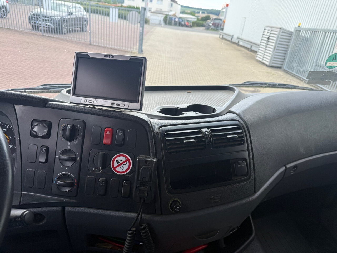 Mercedes-Benz Atego 818 L 4x2 Atego 818 L 4x2, Getränkekoffer, 2x AHK - Lastbil med skåp: bild 5 Mercedes-Benz Atego 818 L 4x2 Atego 818 L 4x2, Getränkekoffer, 2x AHK - Lastbil med skåp: bild 5