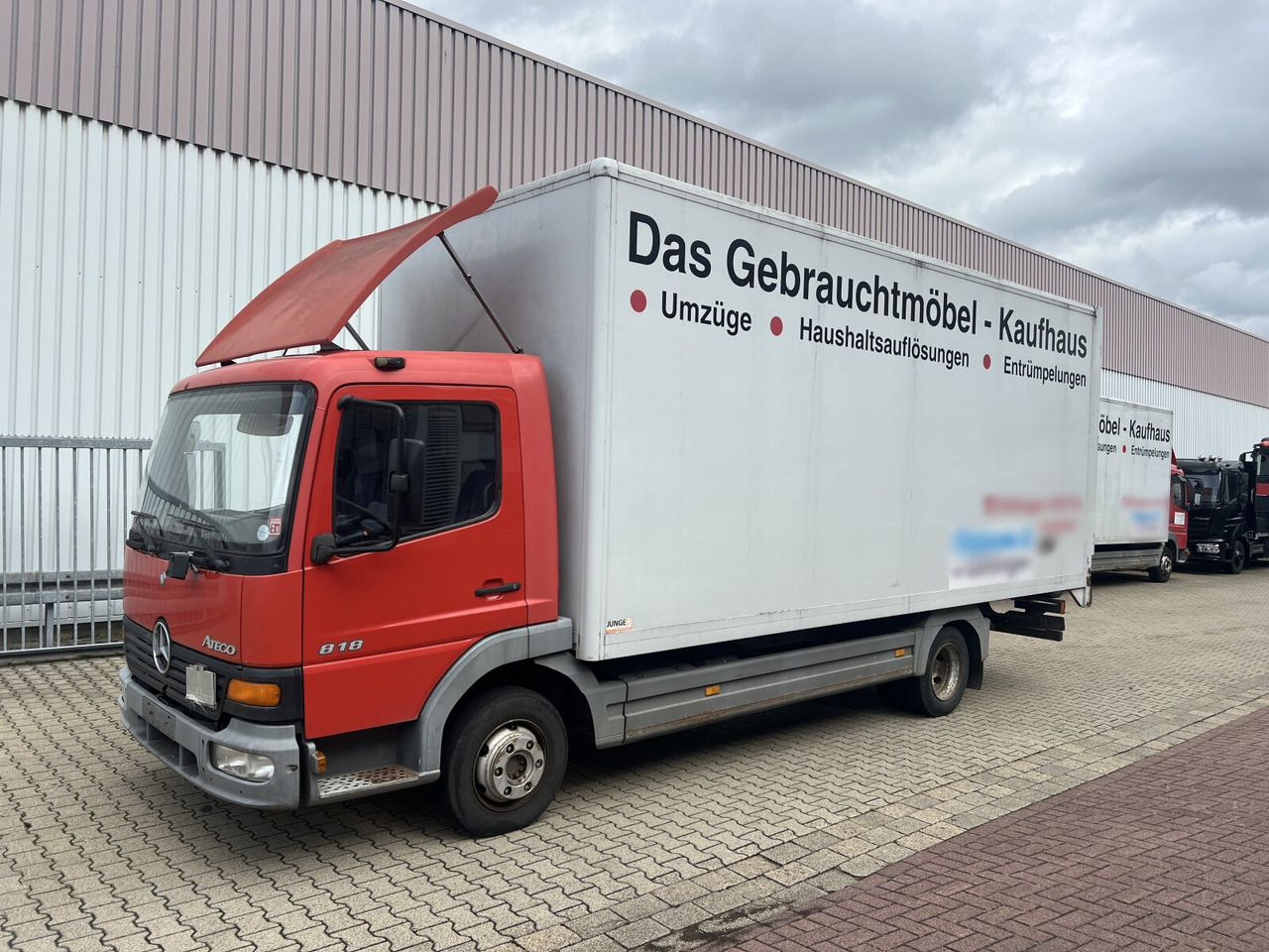 Mercedes-Benz Atego 818L 4x2 Atego 818L 4x2 - Lastbil med skåp: bild 1 Mercedes-Benz Atego 818L 4x2 Atego 818L 4x2 - Lastbil med skåp: bild 1