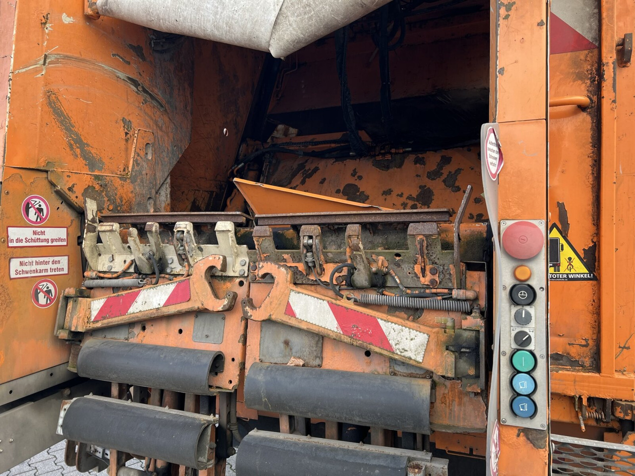 Mercedes-Benz Econic 2633 L 6x2/4 NLA Econic 2633 L 6x2/4 NLA, Lenkachse, Zöller Medium XL, Zöller-Schüttung - Sopbil: bild 2 Mercedes-Benz Econic 2633 L 6x2/4 NLA Econic 2633 L 6x2/4 NLA, Lenkachse, Zöller Medium XL, Zöller-Schüttung - Sopbil: bild 2