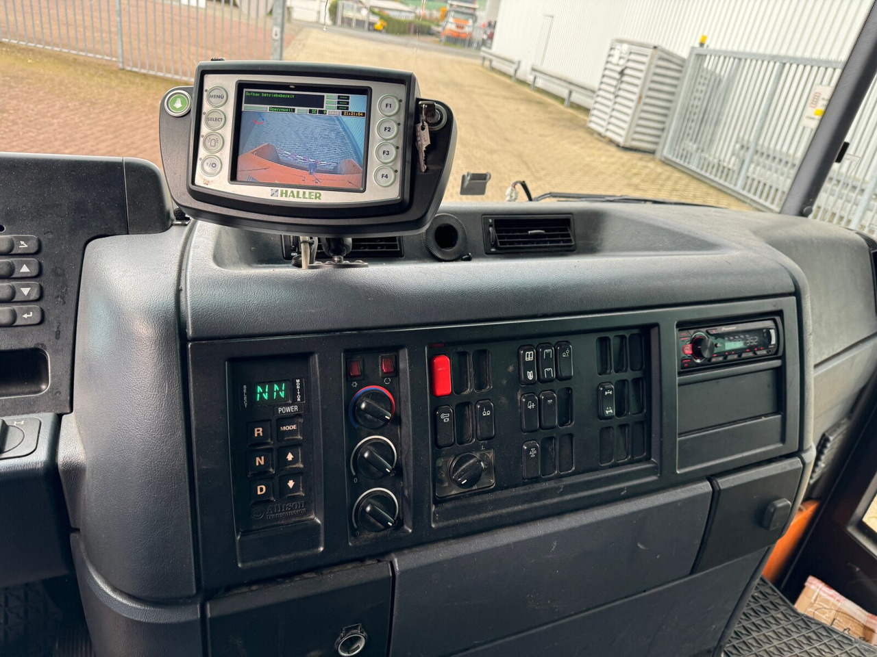 Mercedes-Benz Econic 2633 LL 6x2/4 NLA Econic 2633 LL 6x2/4 NLA, EEV, Lenkachse, Haller Aufbau - Sopbil: bild 5 Mercedes-Benz Econic 2633 LL 6x2/4 NLA Econic 2633 LL 6x2/4 NLA, EEV, Lenkachse, Haller Aufbau - Sopbil: bild 5