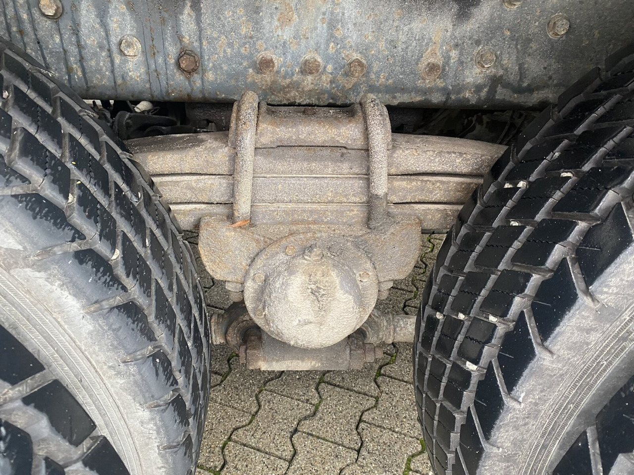 Mercedes-Benz SK II 3234 B 8x4/4 SK II 3234 B 8x4/4, LT Betonmischer, Förderband, Funk, 9cbm - Betongbil: bild 2 Mercedes-Benz SK II 3234 B 8x4/4 SK II 3234 B 8x4/4, LT Betonmischer, Förderband, Funk, 9cbm - Betongbil: bild 2